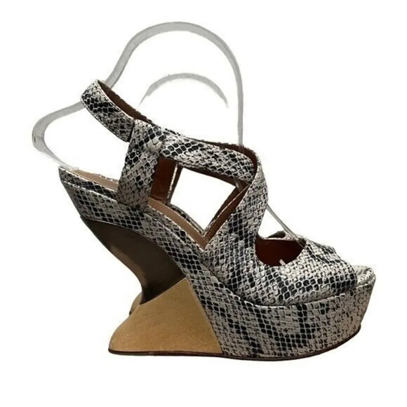 Anthropologie Liefsdottir Black & White Snake Print Wedge Sandals 7 - Picture 1 of 8